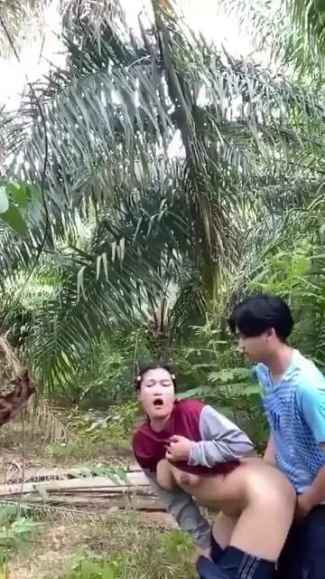 Nứng cặc thèm đụ nhưng không có vợ đi năn nỉ chị họ, chị thương nên cho đụ 1 cặc.